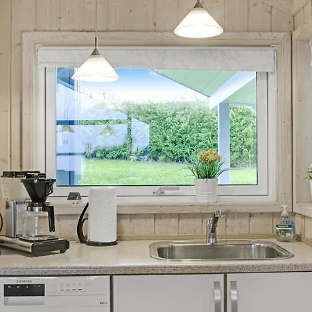 Cozy Home In Allinge With Kitchen Tatil Evi