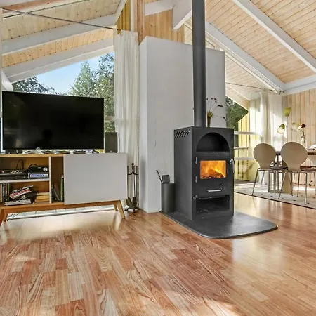 Semesterbostad Cozy In With Kitchen Allinge-Sandvig
