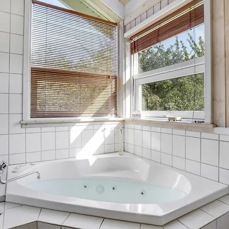 Tatil Evi Cozy Home In Allinge With Kitchen *
