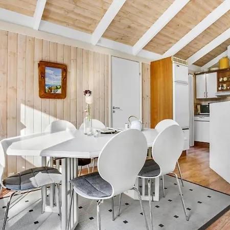 Three-bedroom In Allinge-Sandvig