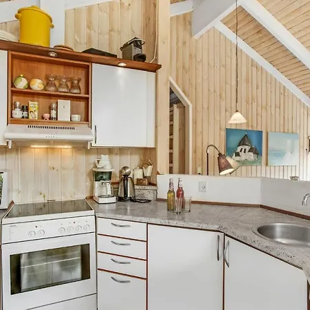 Tatil Evi Cozy Home In Allinge With Kitchen *