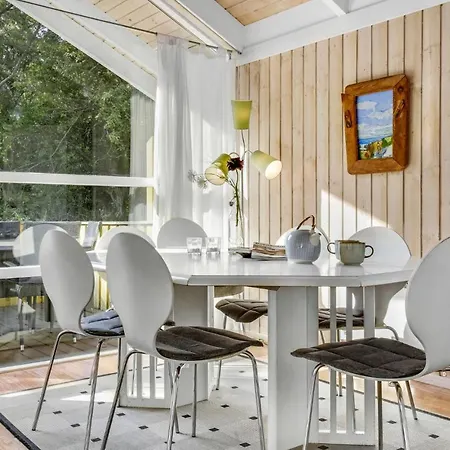 Three-bedroom In Allinge-Sandvig