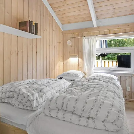 Three-bedroom In Allinge-Sandvig