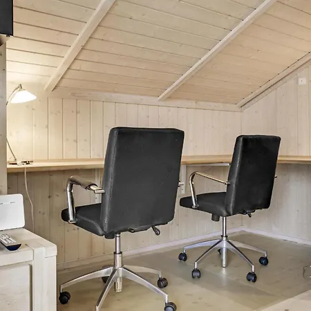 Casa de Férias Three-bedroom In Allinge-Sandvig