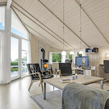 Cozy Home In Allinge With Kitchen Tatil Evi