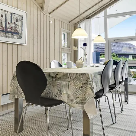 Three-bedroom In Allinge-Sandvig