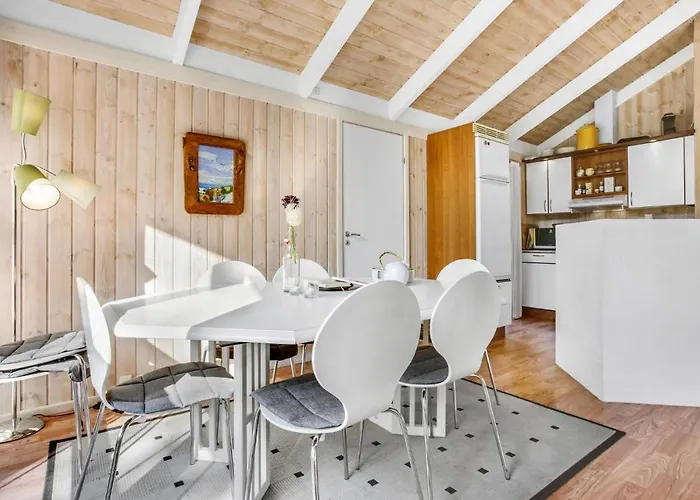 Three-bedroom In Allinge-Sandvig