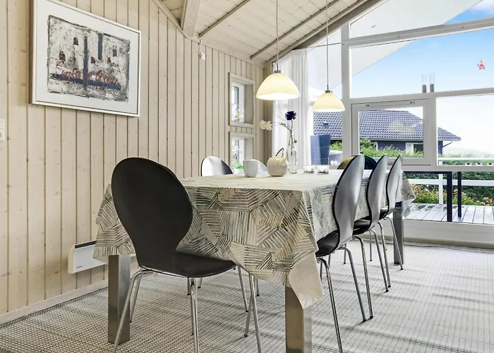 Three-bedroom In Allinge-Sandvig