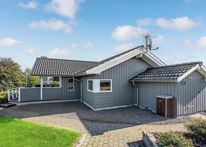 Three-bedroom In Allinge-Sandvig